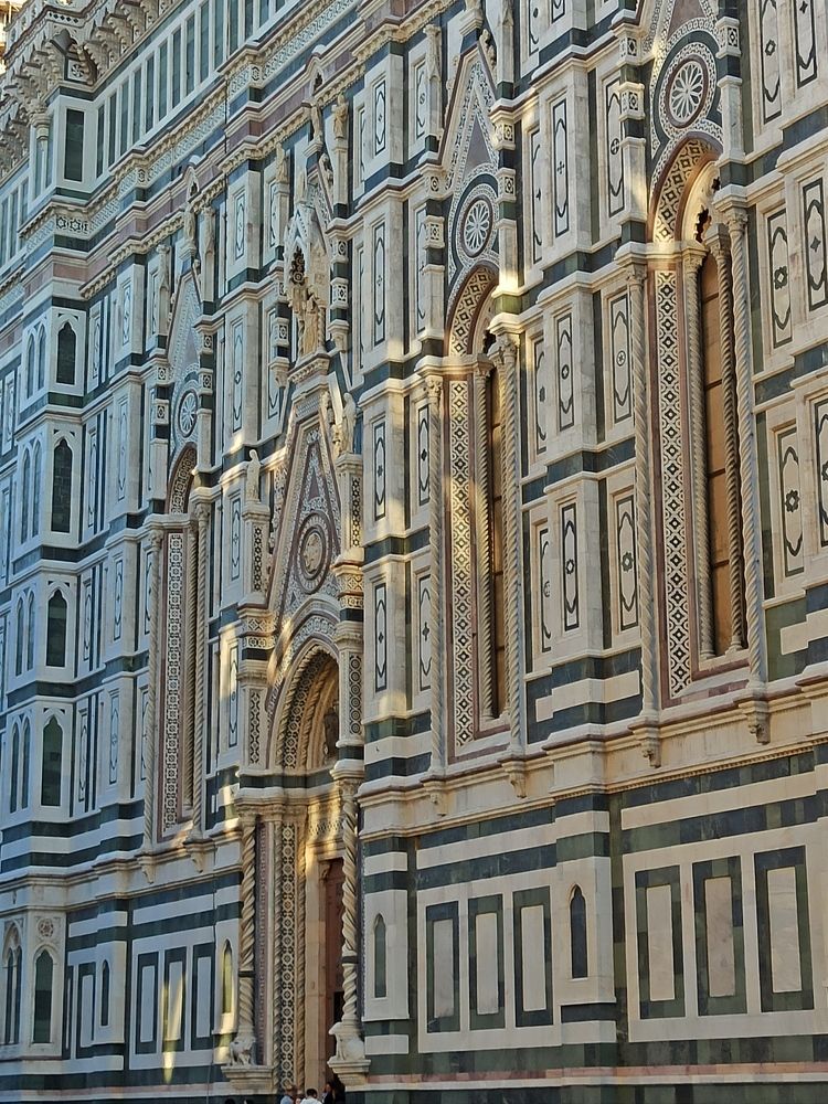 The rhythm and light of a Florentine morning