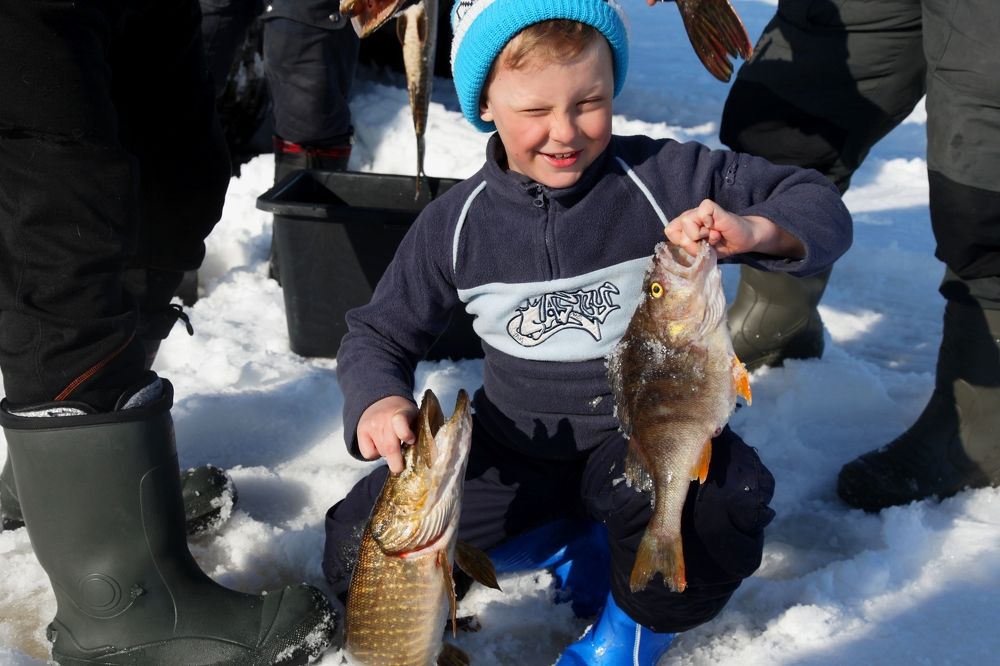 Самый юный участник соревнований на водоемах ХМАО-Югры Миша Мясоедов