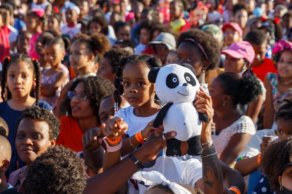 Девочка зритель с Пандой