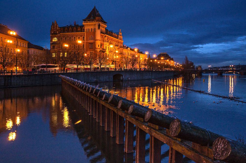 Через Влтаву