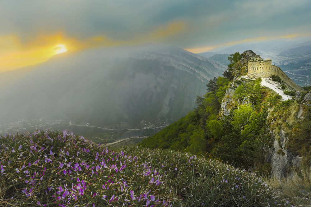 Восход у Гунибской крепости