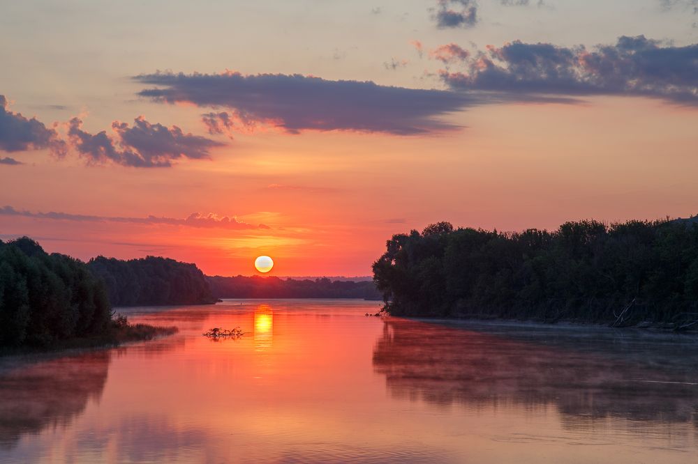 Рассвет на реке Дон