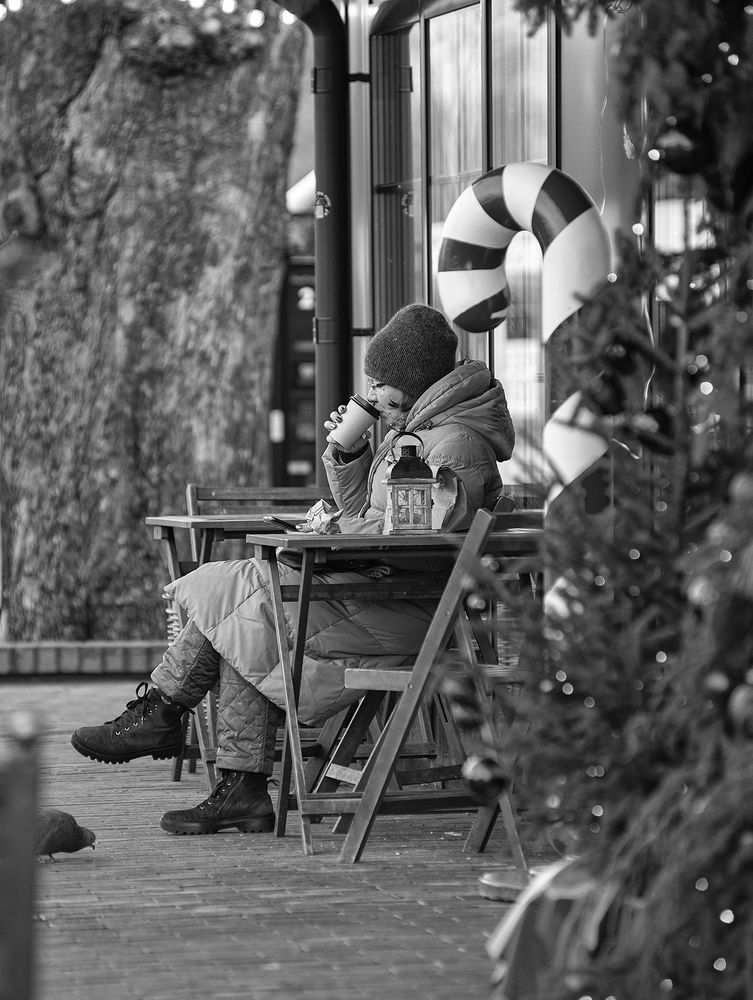 Что-то Новогоднее со стаканчиком кофе