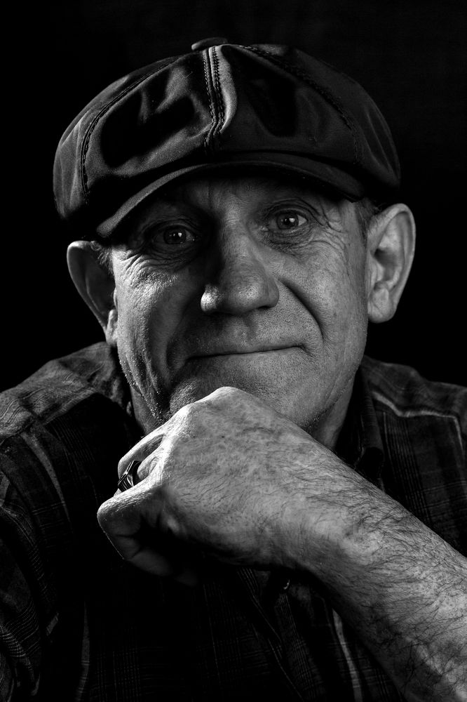 Портрет мужчины в кепке