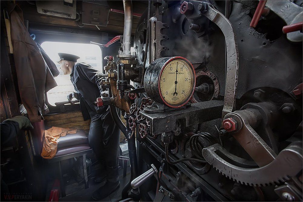 В паровозной будке...