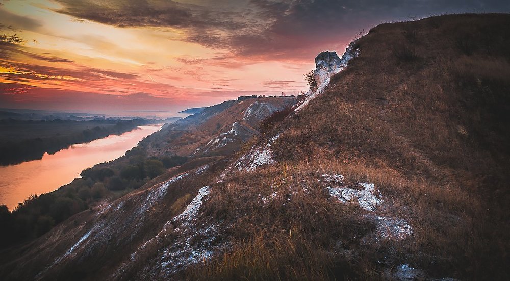 Рассвет в меловых горах.