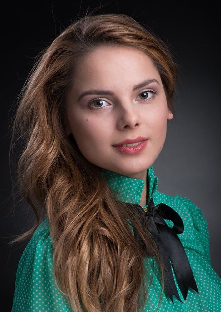 Портрет молодой девушки