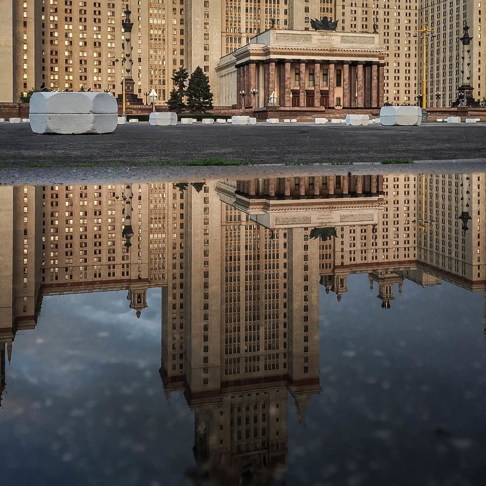 Главный корпус МГУ ранним утром