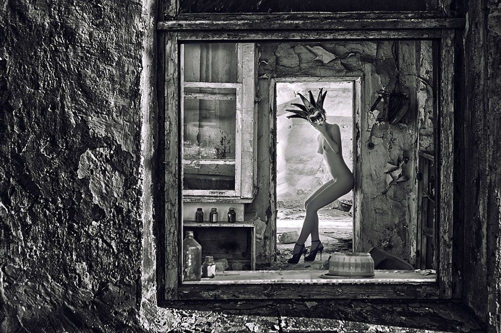 Los Respectivos Papeles...