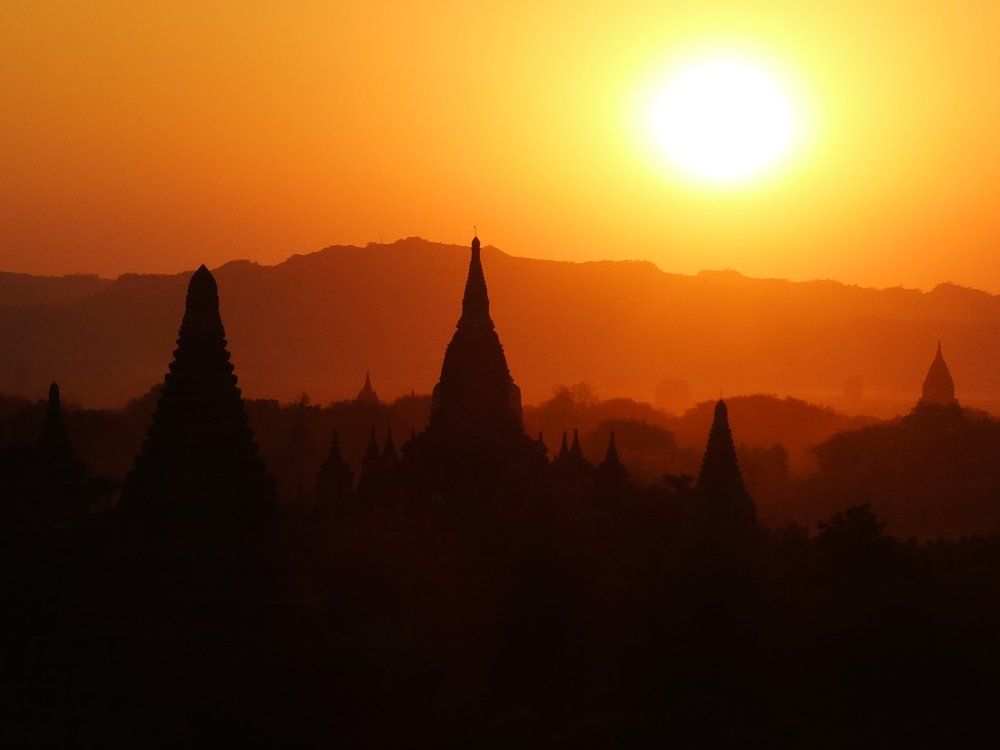 Баган на закате