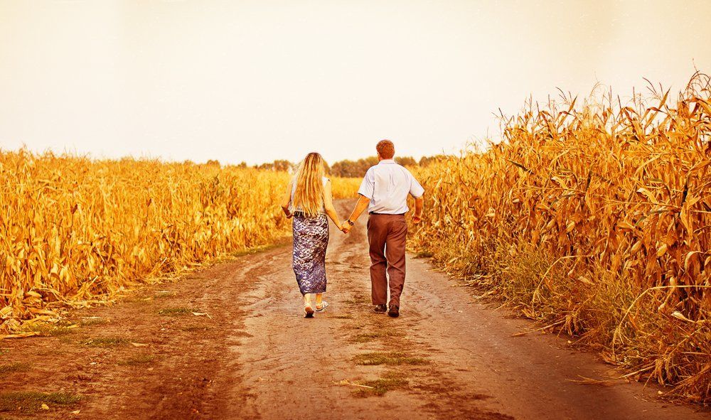 Рука об руку по дороге жизни