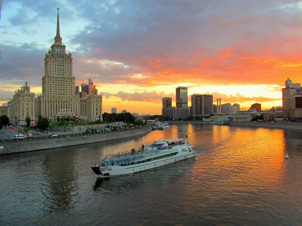 Закат над рекой Москвой