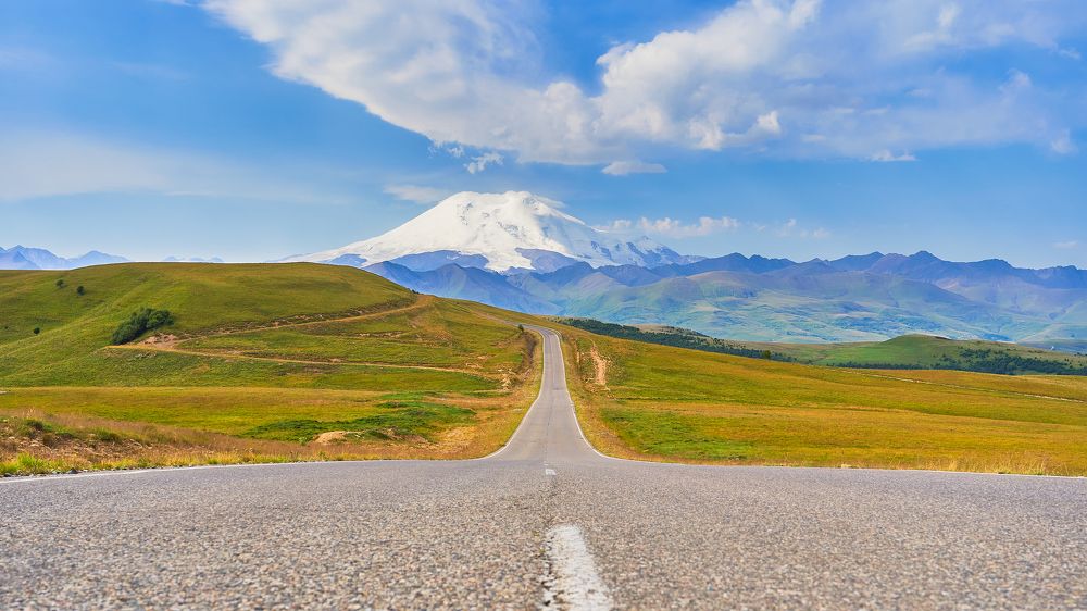 Дорога с видом на Эльбрус