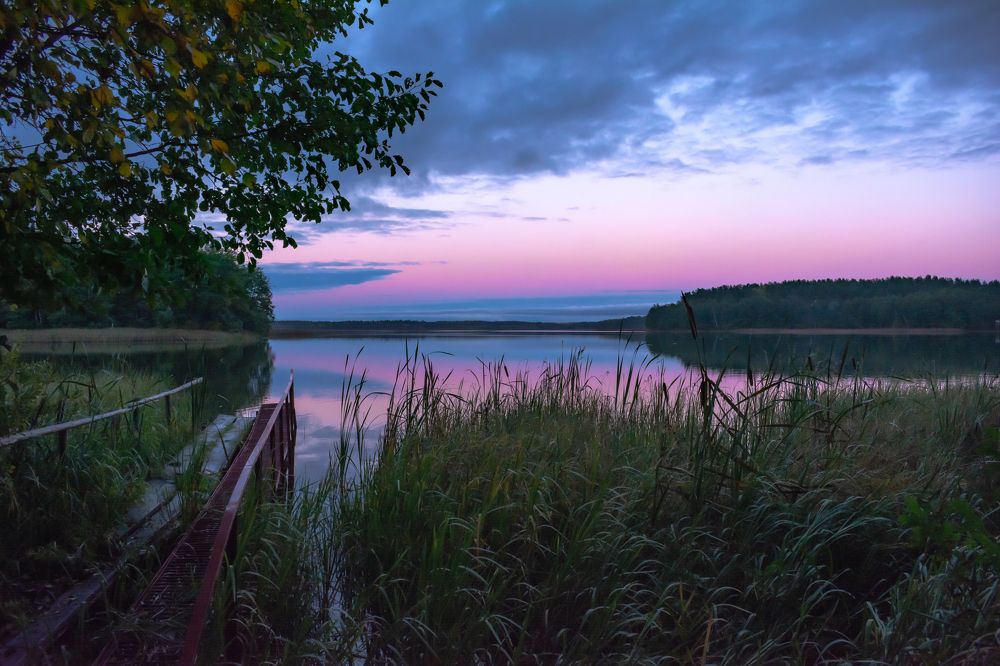 Закат на озере. // Sunset on the lake.