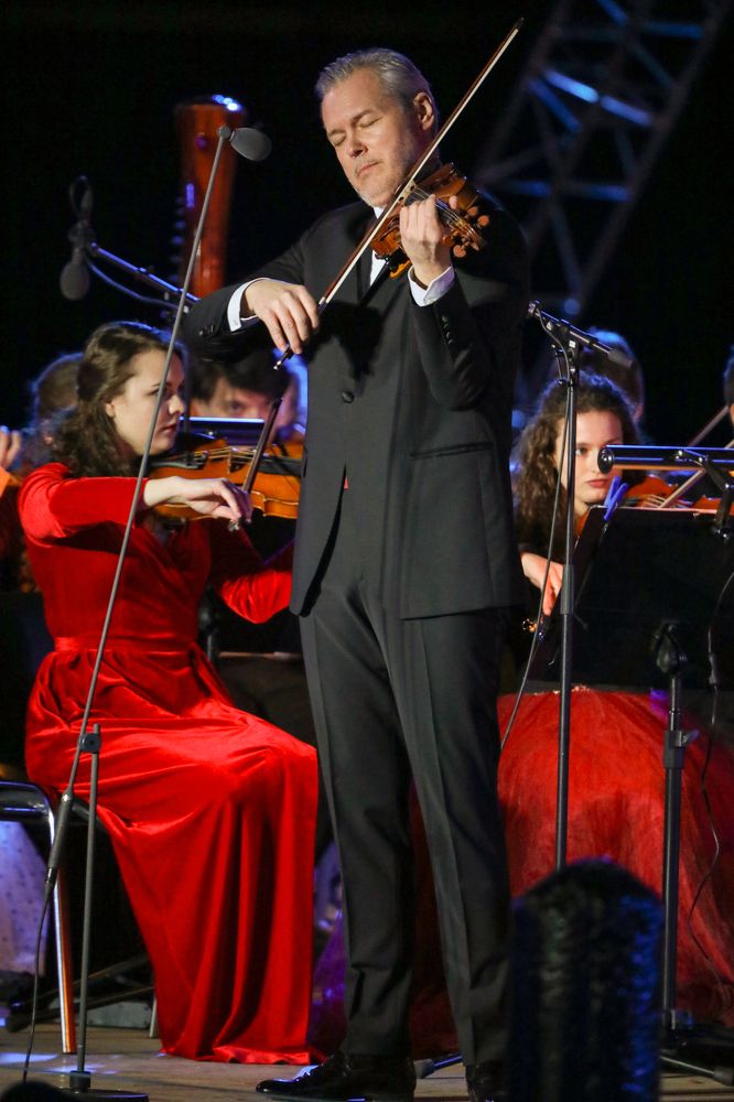 Вадим Репин в праздничном концерте «Юбилей полёта человека в Космос» который прошёл на Байконуре