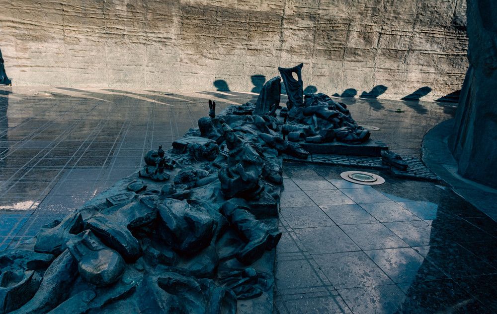 Скульптурная композиция «Трагедия народов»