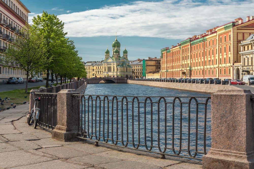 Весенний канал Грибоедова. Свято-Исидоровская церковь.