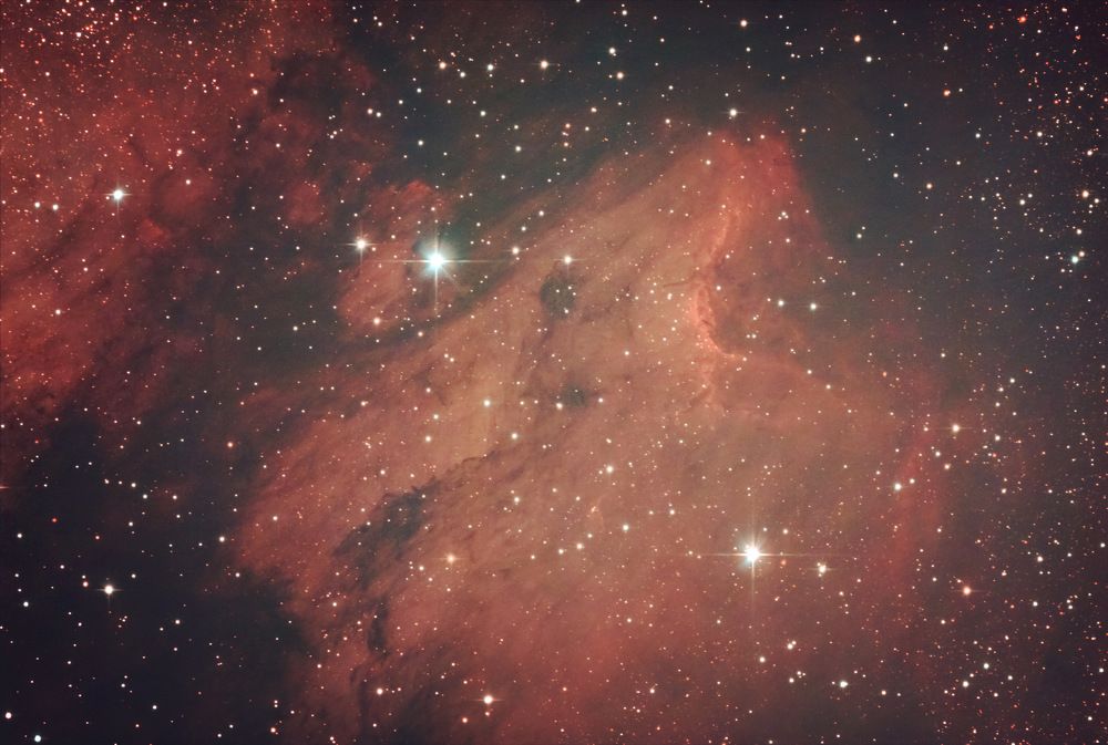 Туманность Пеликан, также известная как "Ic 5070" и "Ic 5067"