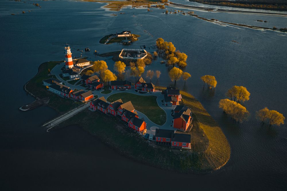 В изоляции | In isolation