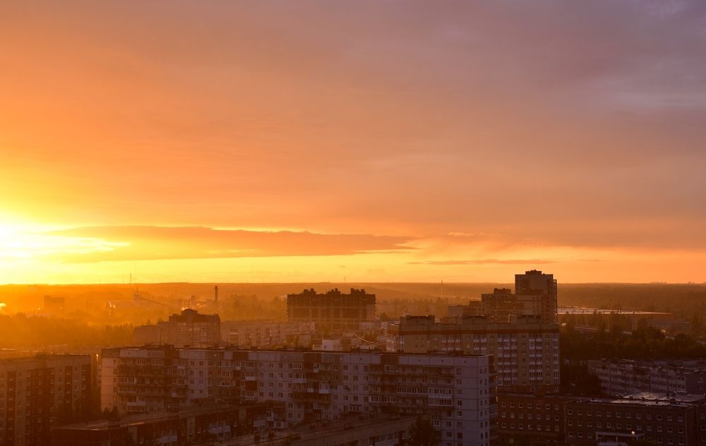 Закат над городом.