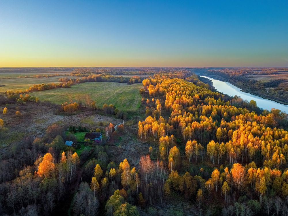 Красивый рассвет в деревне