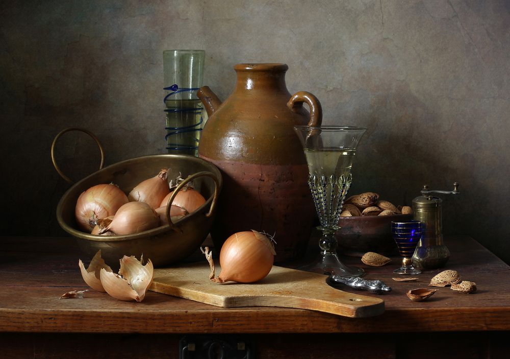 На старой кухне.