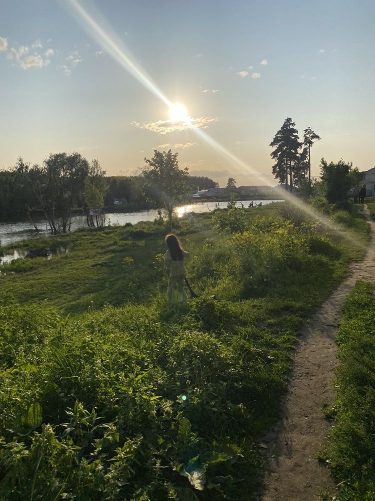 Закат у пруда в деревне