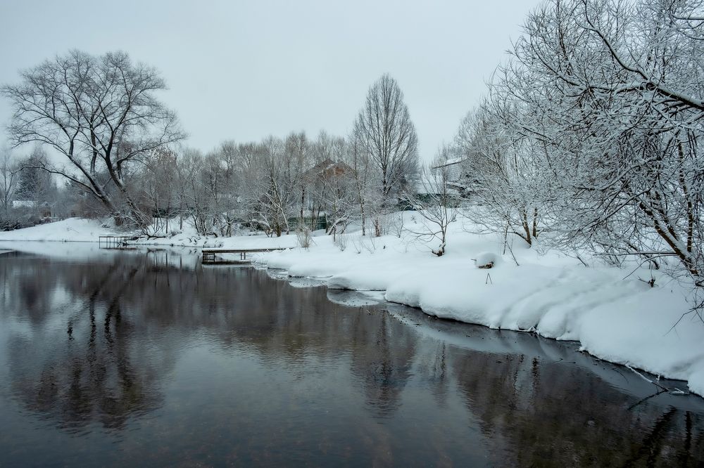 Зимнее пасмурное утро на реке Клязьма