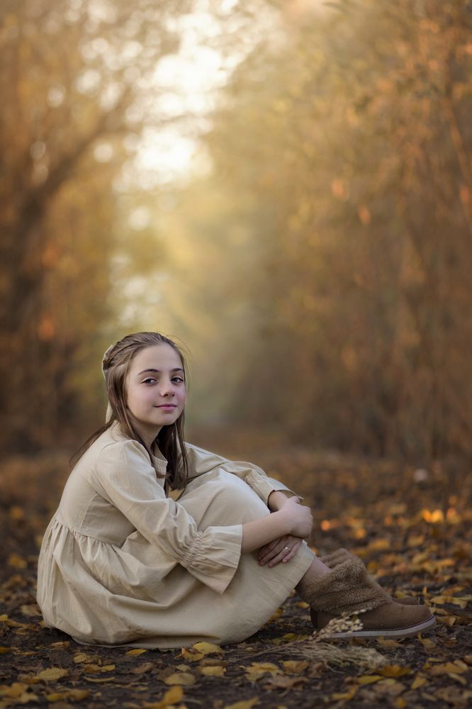 Un atardecer entre hojas de otoño.