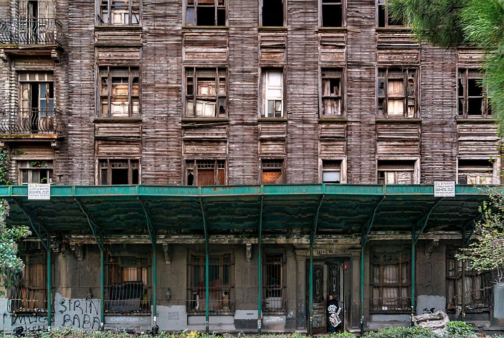 Мужчина с пакетами