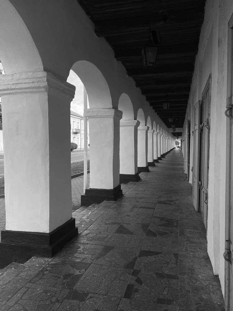 Белые лавки