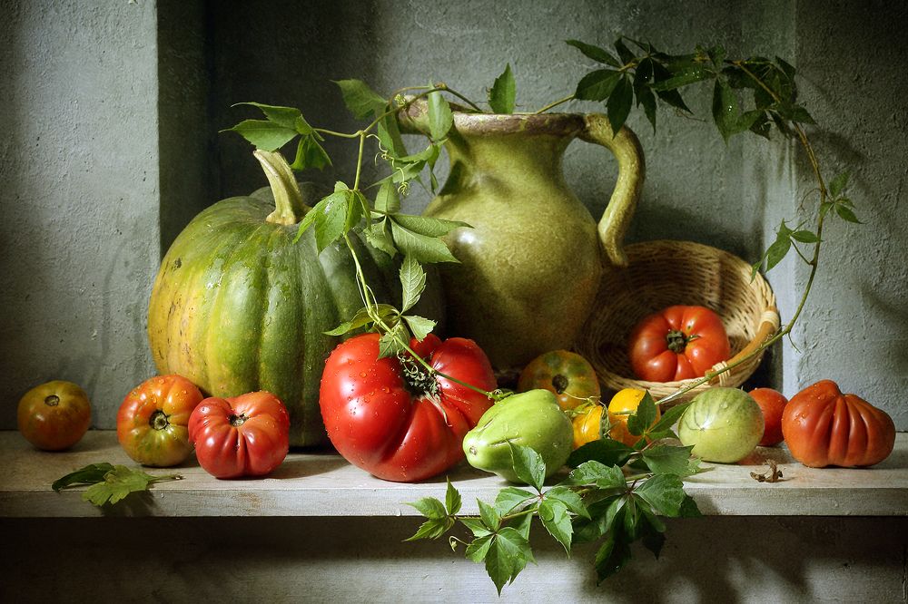 Натюрморт с помидорками.