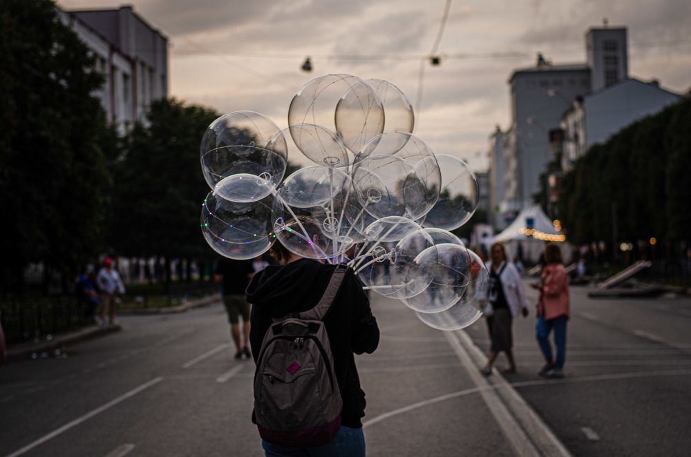 Грустный продавец счастья