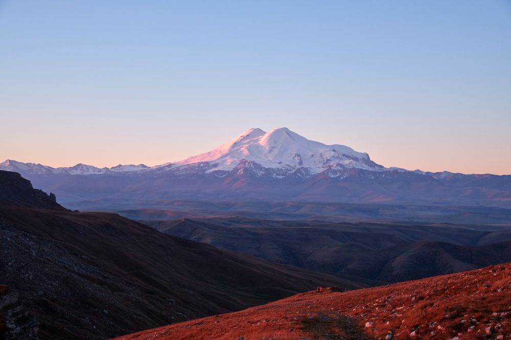 Эльбрус в лучах рассвета