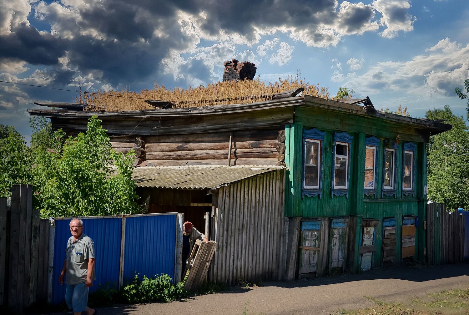 Стоял домик на горе...