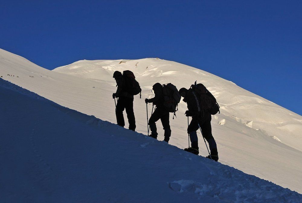 Перезимовать лето на Эльбрусе