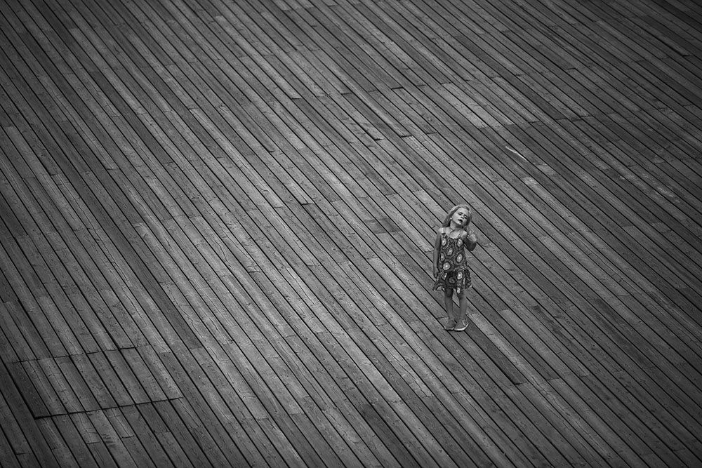 среди линий и теней