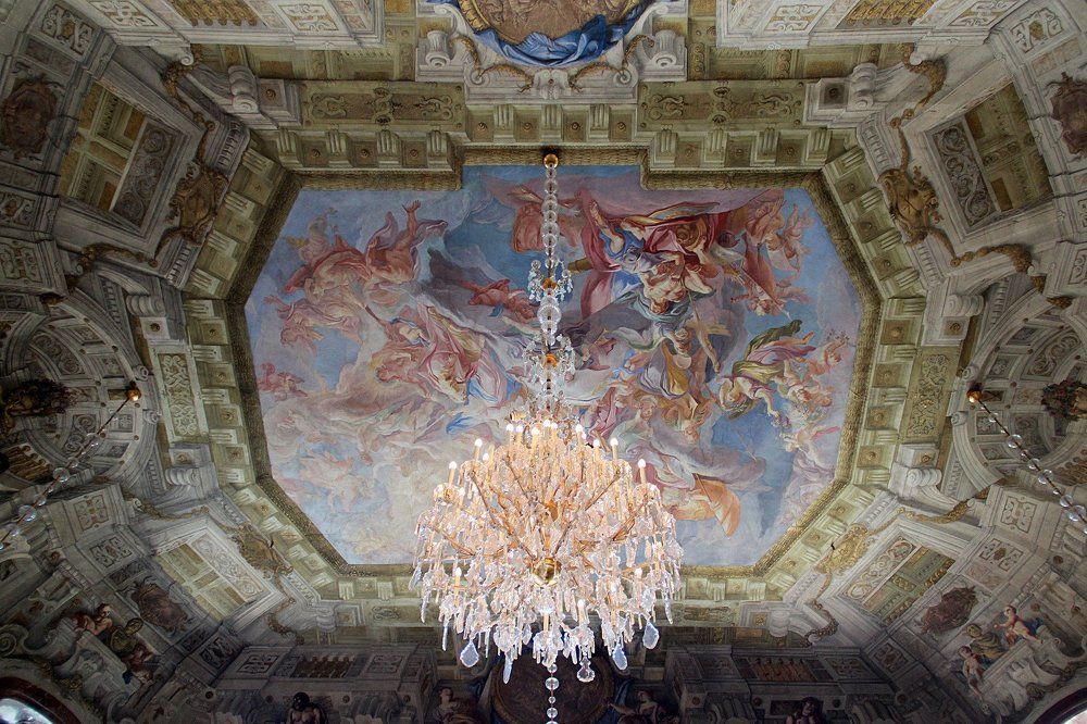 Фрески и хрусталь