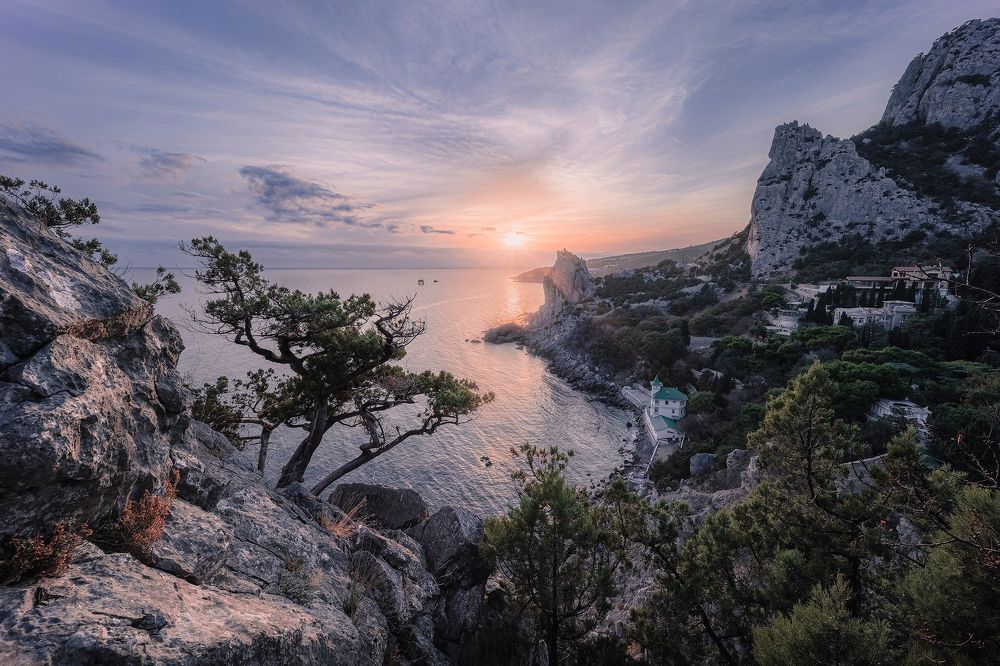 Сквозь слоистые облака