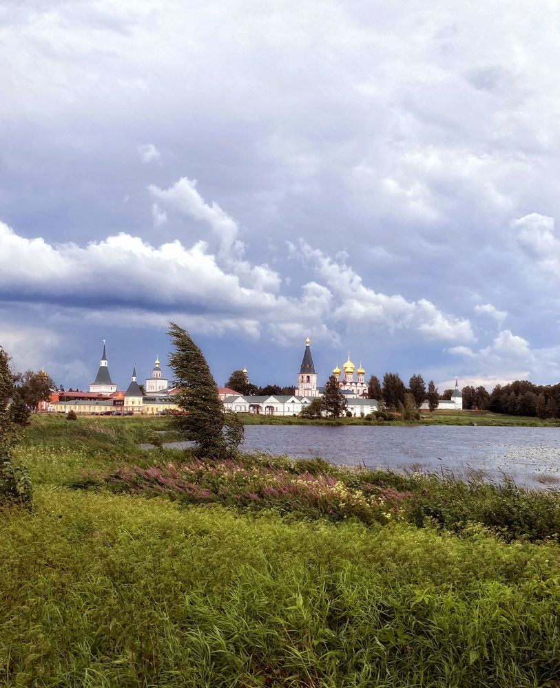 Валдай. Гроза надвигается.