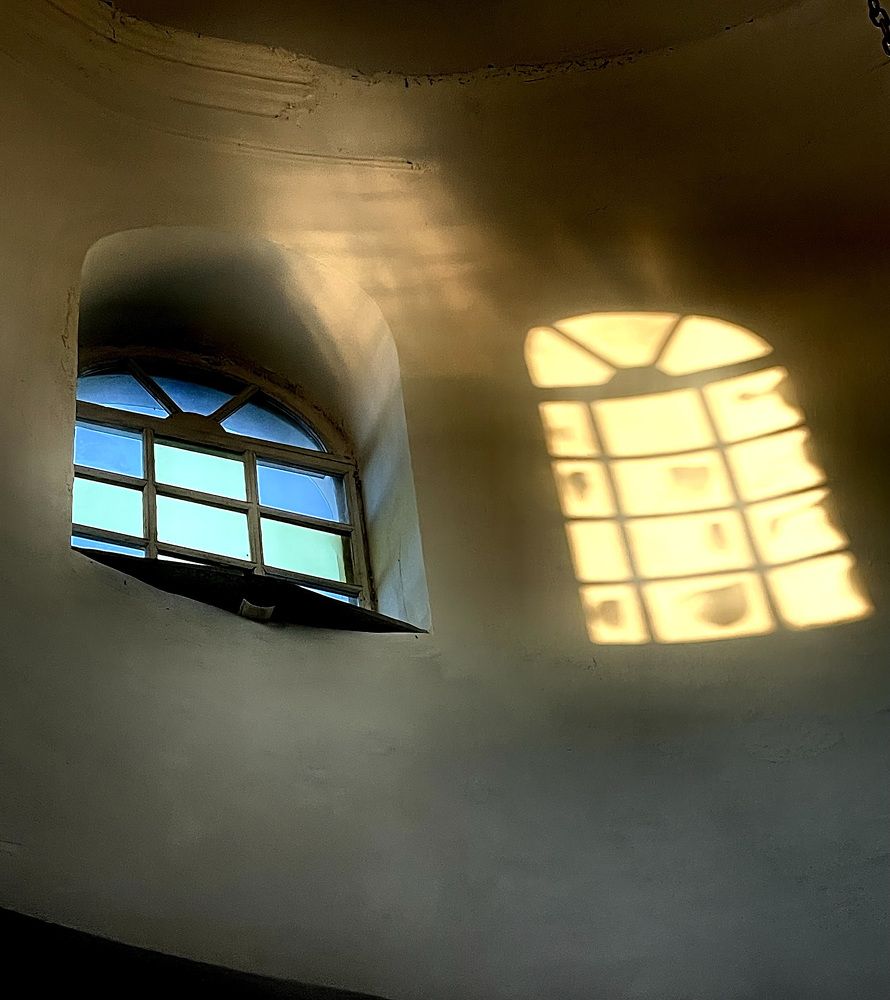 « Краски окон».