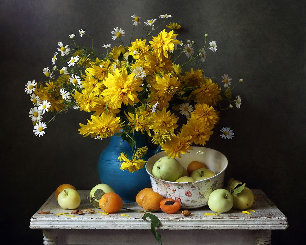 Дачные радости. Яблоки и абрикосы.