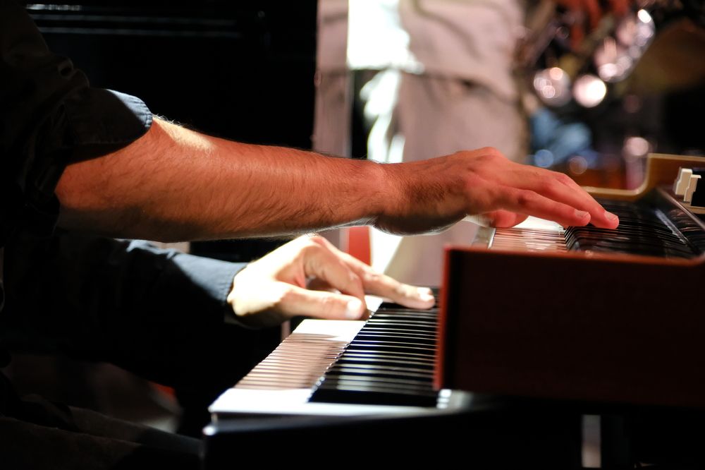 Rolland & Hammond Solo