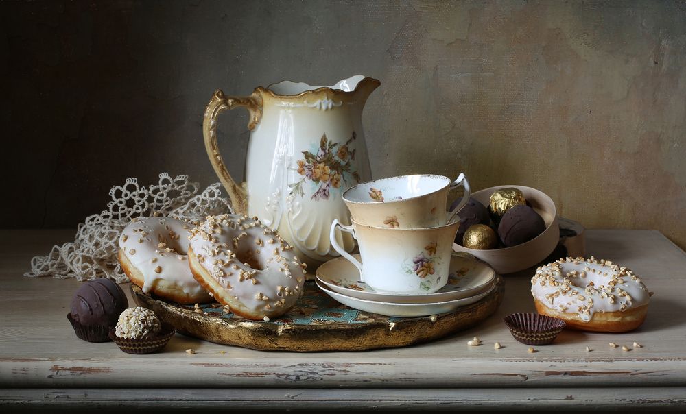 С пончиками и конфетами