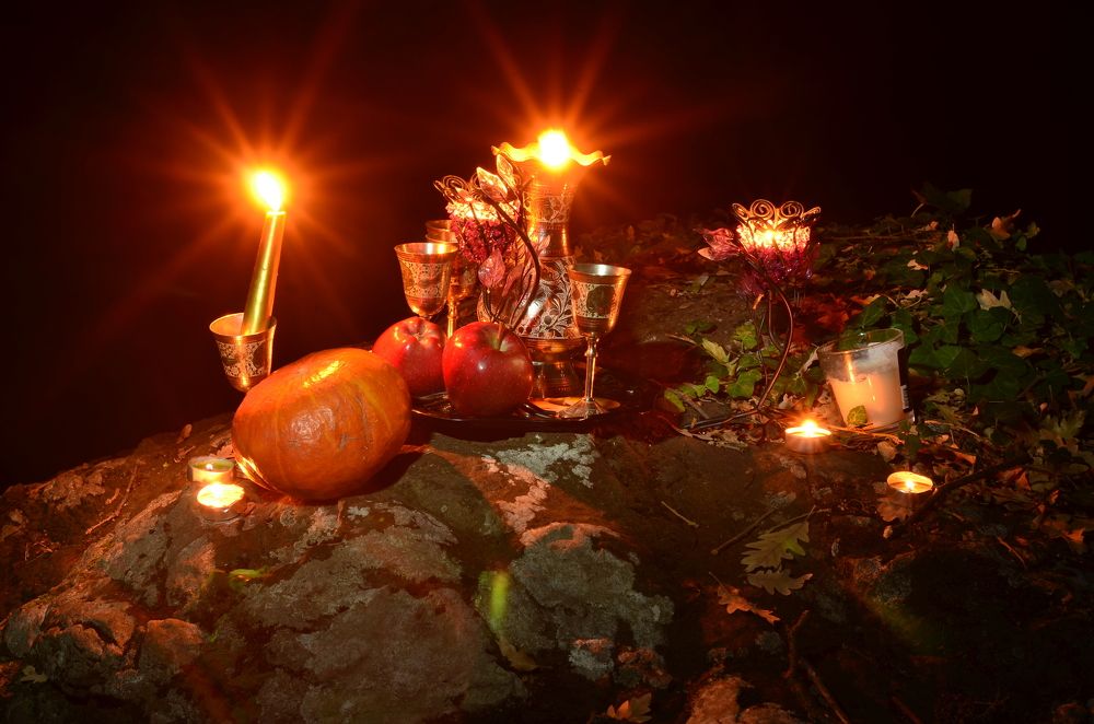 Ночь накануне Дня всех Святых   The night before All Saints' Day