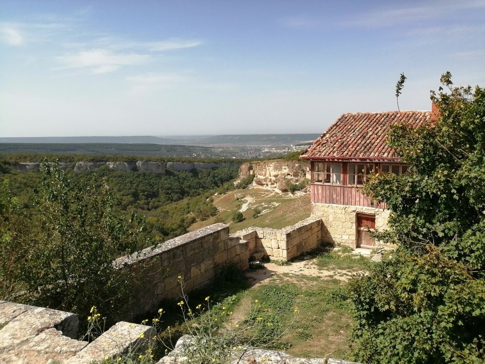 Дом над пропастью в Чуфут-Кале