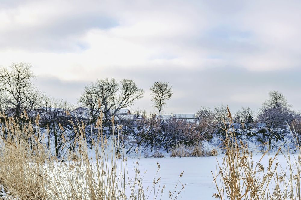 На всоком возвышении..