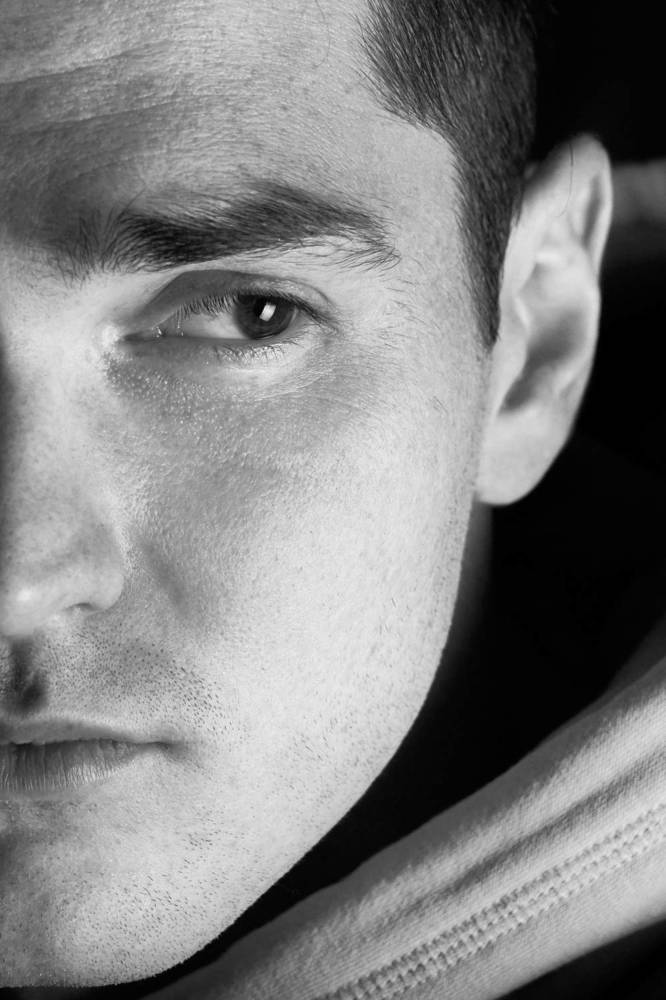 Актер Александр Казаков