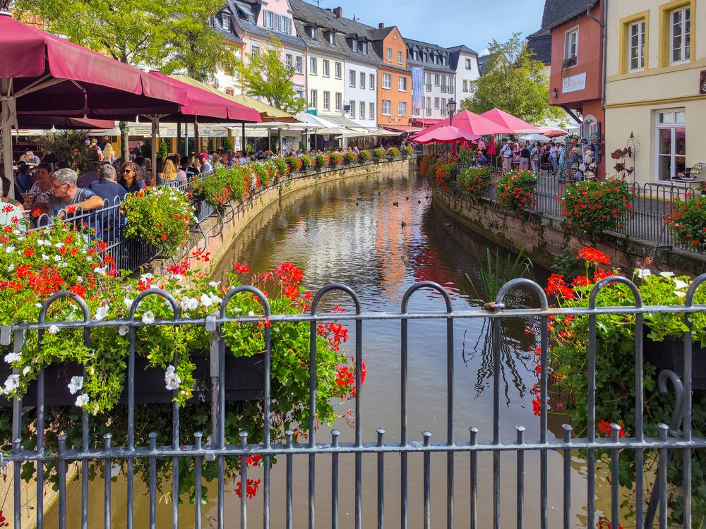 Деревенька Саарбург ФРГ в земле Рейнланд-Пфальц. Входит в состав района Трир-Саарбург. .