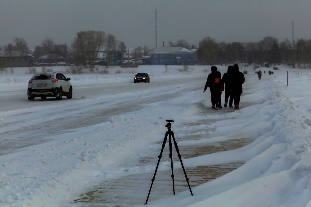 Река Онега подо льдом.